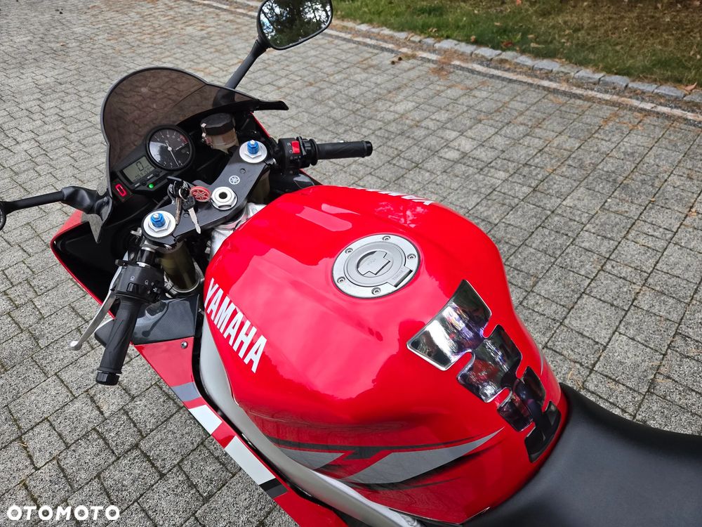 Yamaha R1 - 17