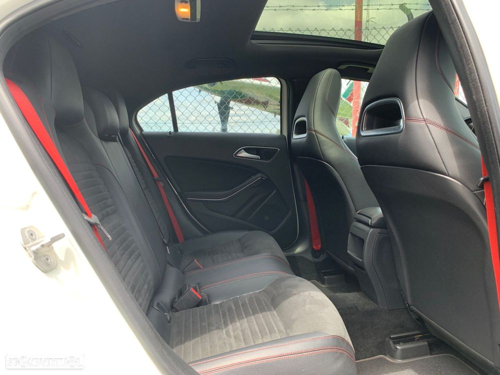 Mercedes-Benz A 45 AMG 4-Matic - 23