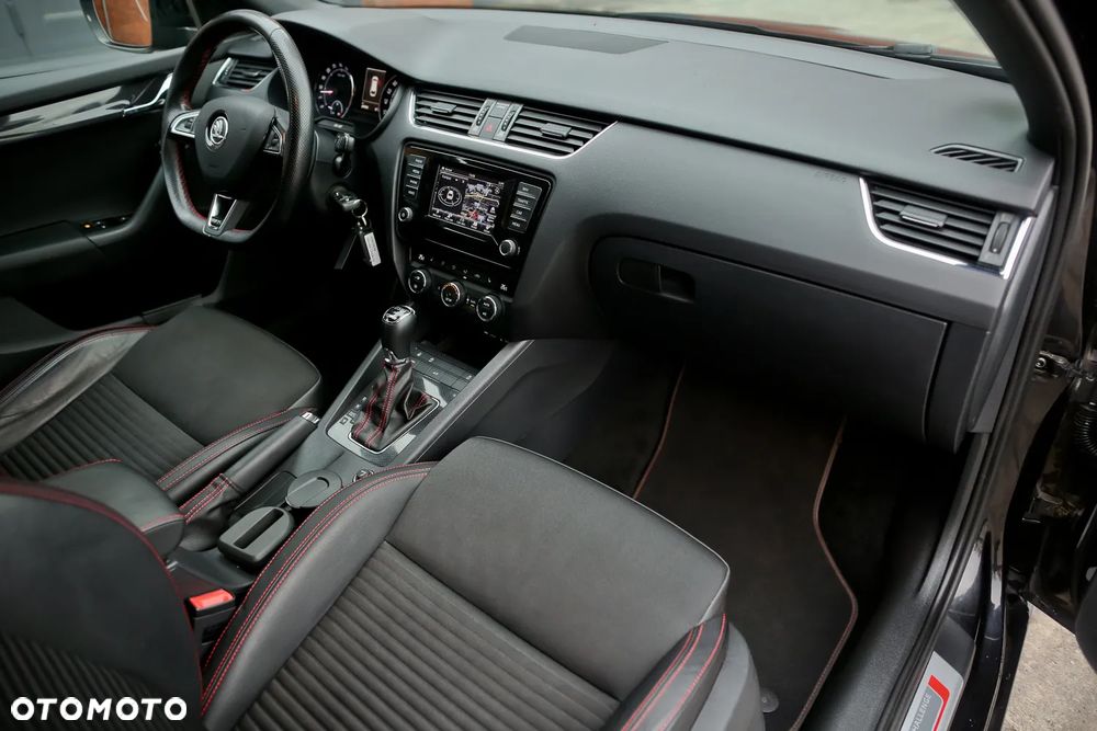 Skoda Octavia 2.0 TDI DSG RS - 24
