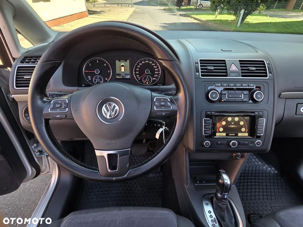 Volkswagen Touran 1.6 TDI DPF BlueMotion Technology DSG Highline - 32