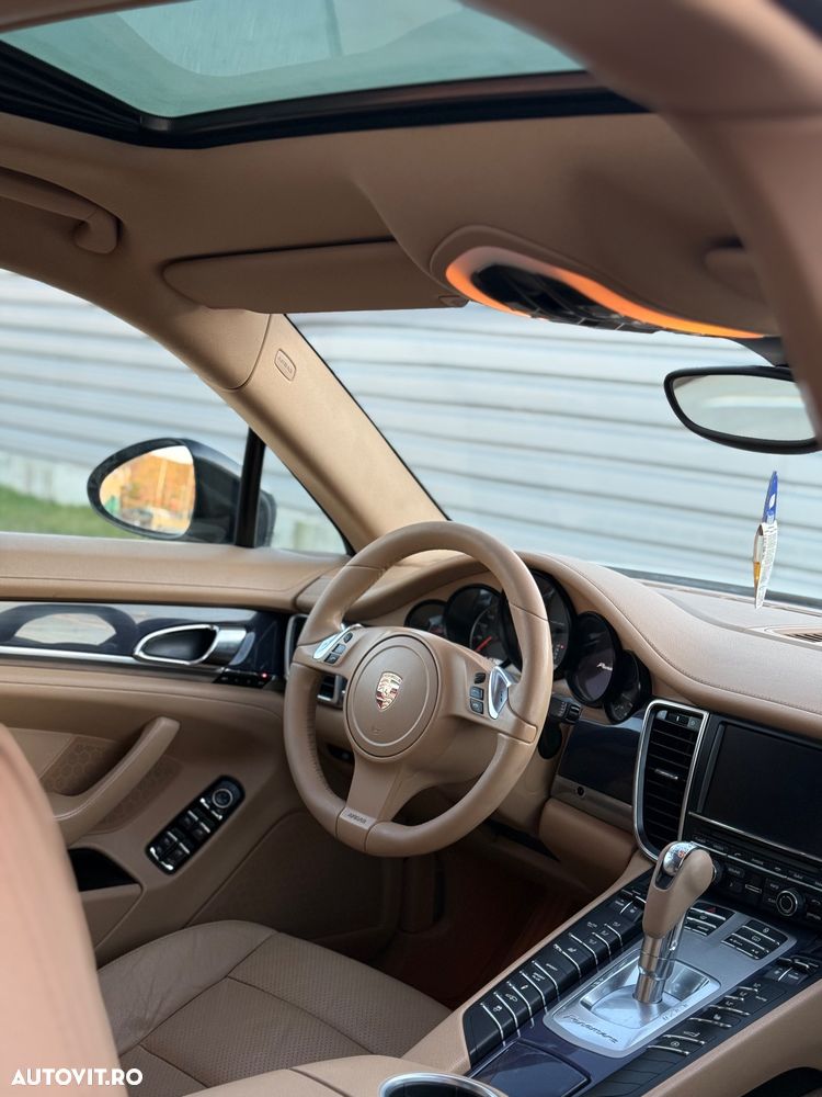 Porsche Panamera - 8