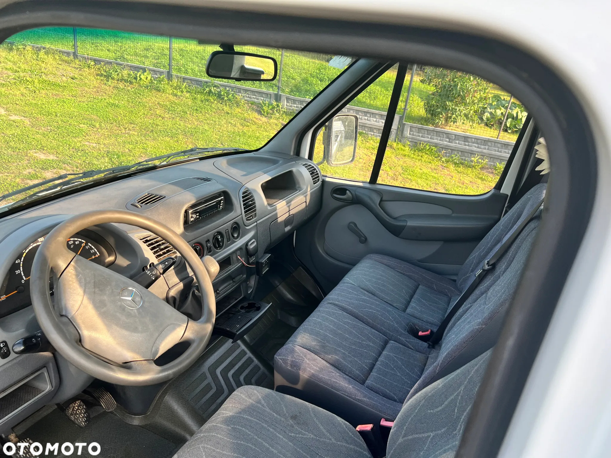 Mercedes-Benz sprinter 413 - 24
