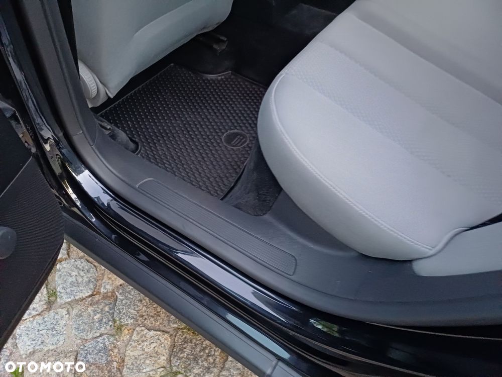 Volkswagen Passat 2.0 FSI Trendline - 28