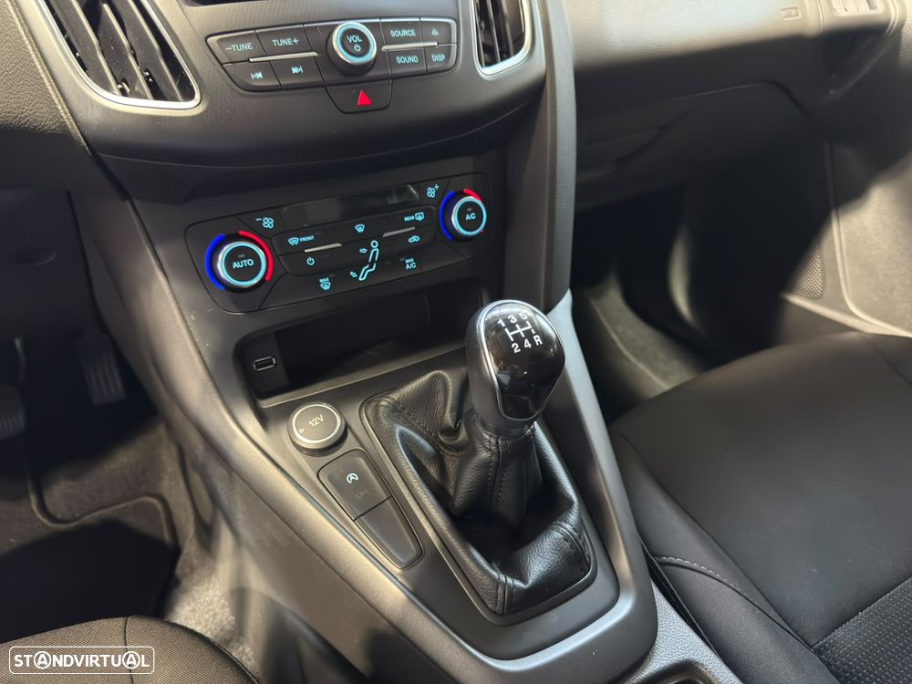 Ford Focus 1.0 EcoBoost Business - 28