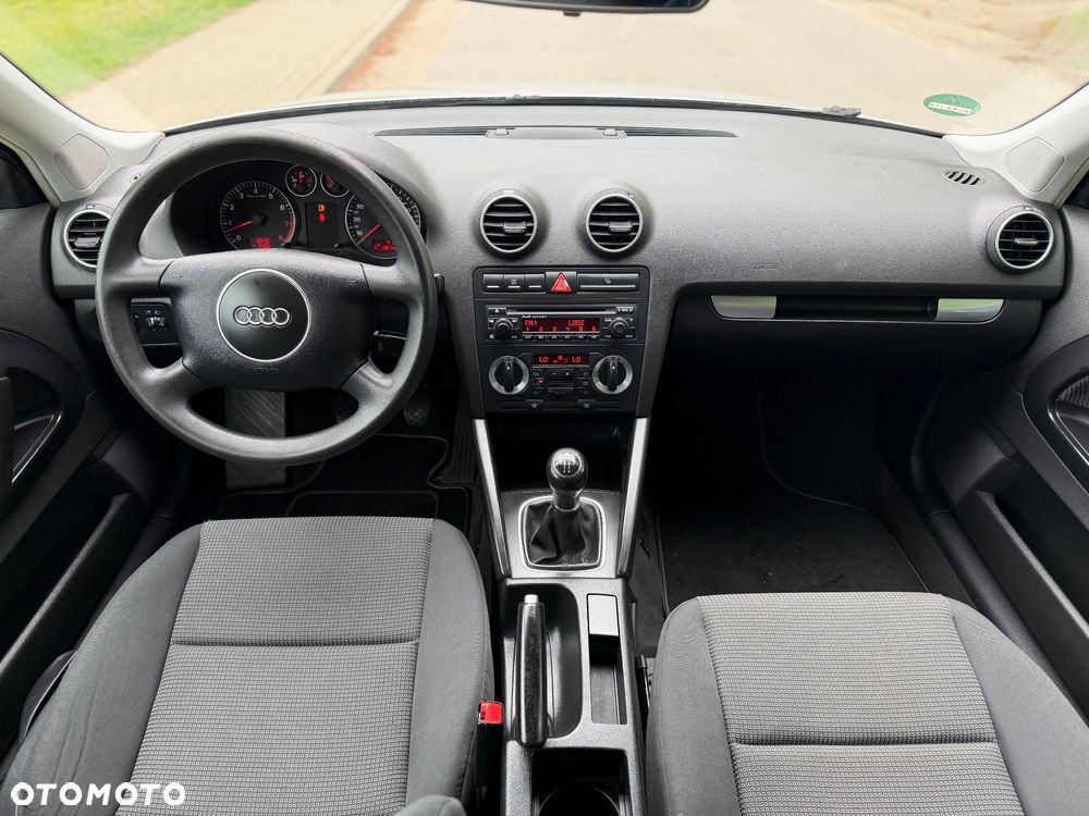 Audi A3 3-drzwiowe 1.6 Ambition - 21