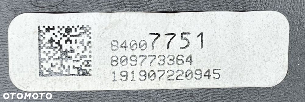 P8 GMC YUKON XL DENALI IV 2015 - ZAŚLEPKA OSŁONA DESKI 84007751 - 5