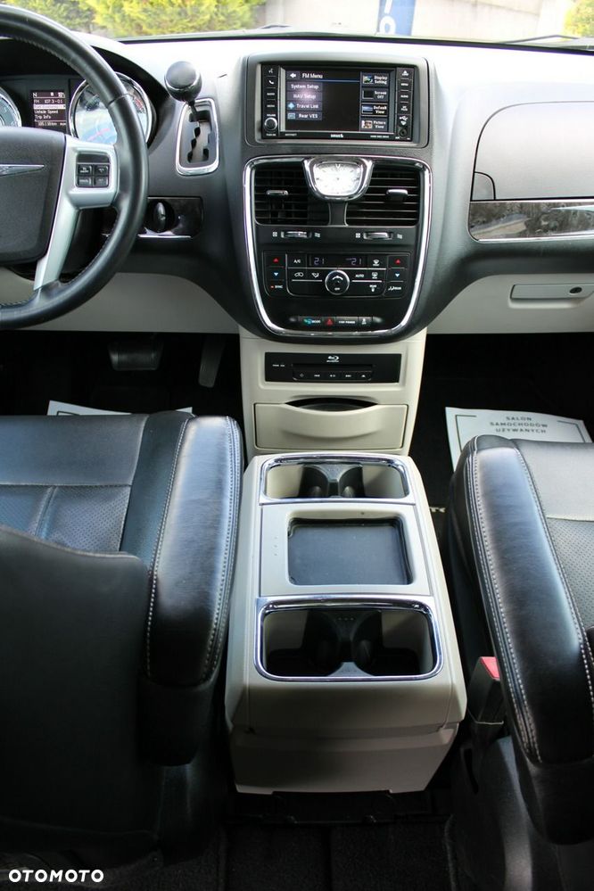 Chrysler Town & Country - 20