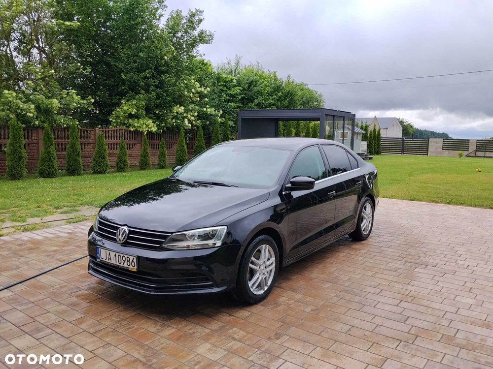 Volkswagen Jetta - 1