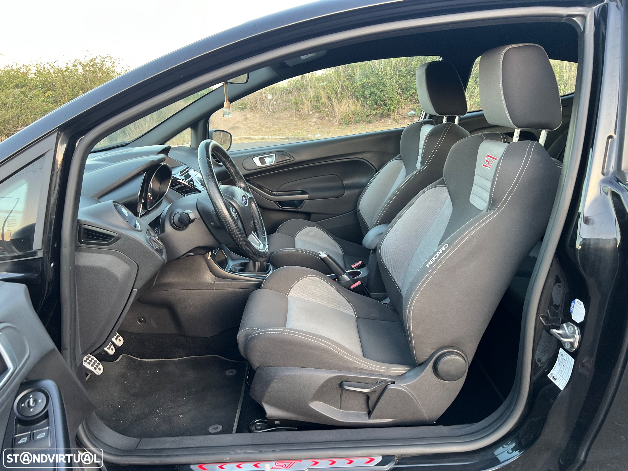 Ford Fiesta 1.6 T ST - 21