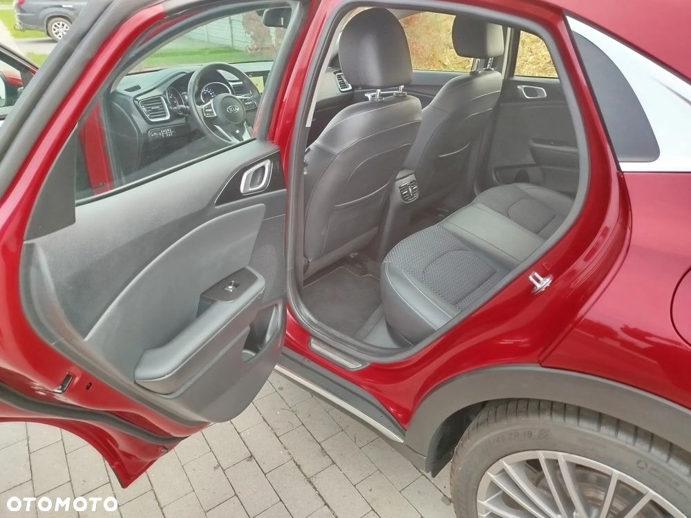 Kia XCeed - 10