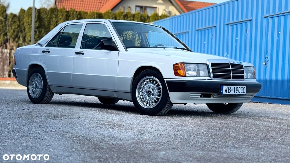 Mercedes-Benz W201 (190) - 1