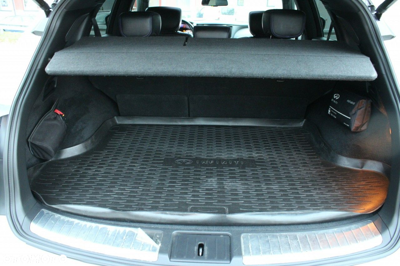 Infiniti QX70 - 31