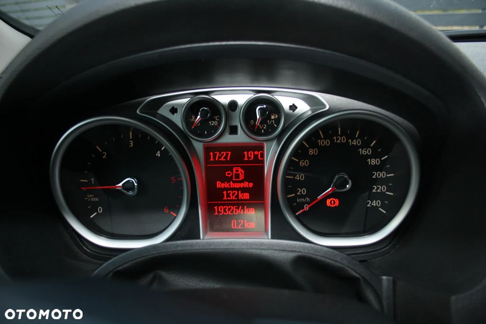 Ford Kuga 2.0 TDCi 2x4 Champions Edition - 17