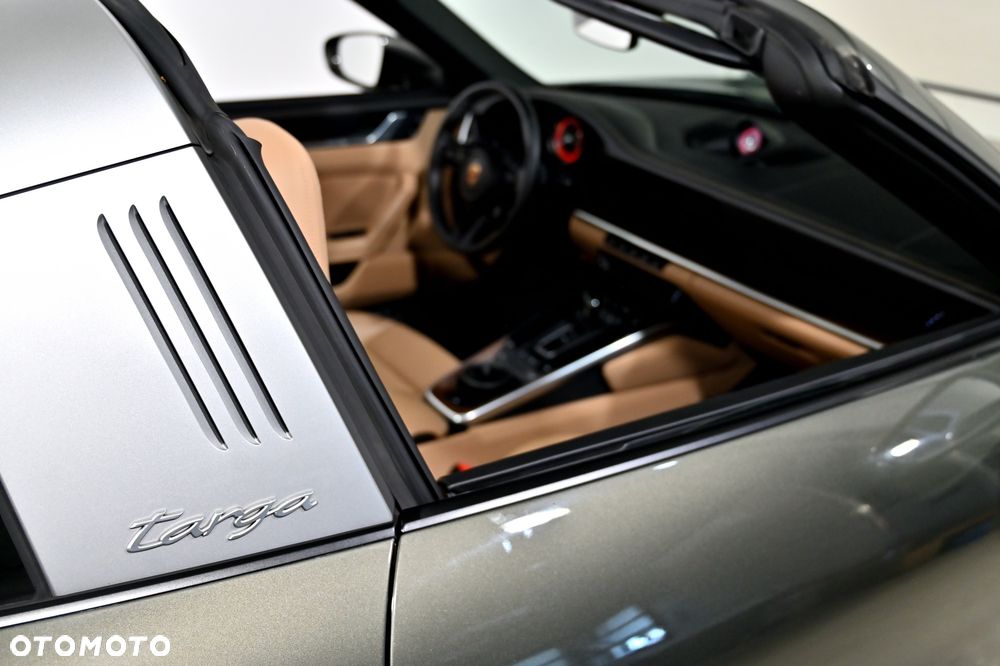 Porsche 911 Targa 4S - 35