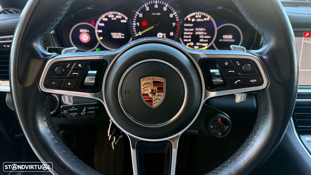 Porsche Panamera 4 E-Hybrid - 28
