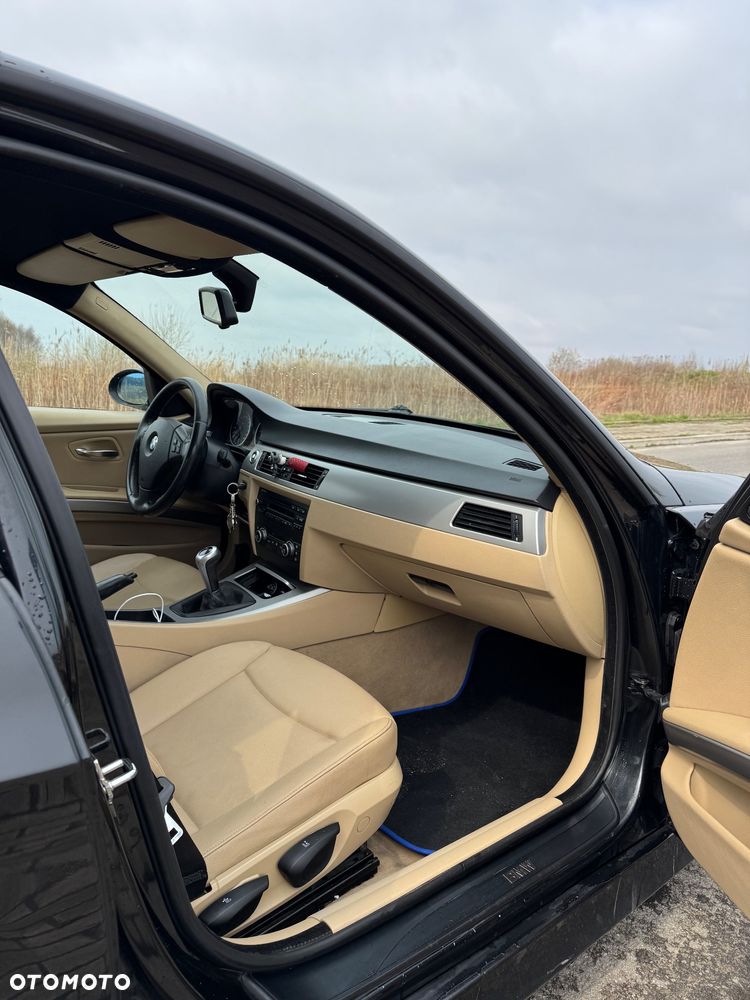 BMW Seria 3 318d - 16