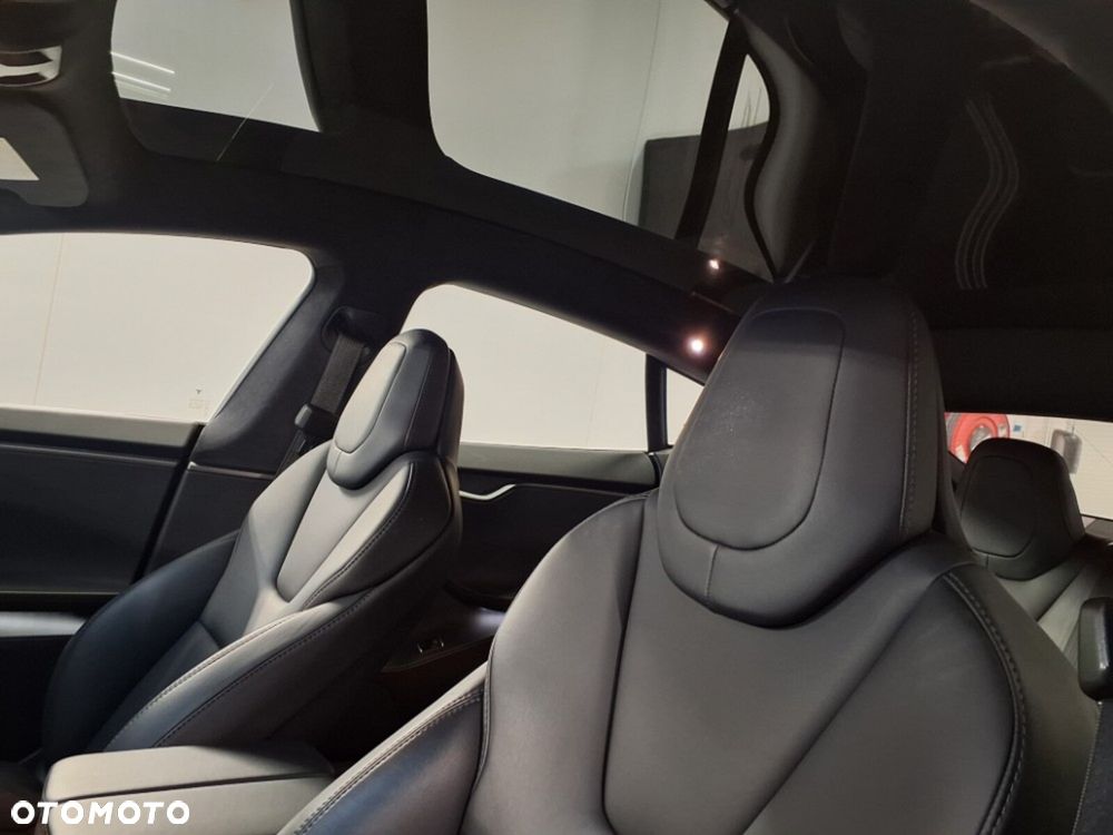 Tesla Model S - 27