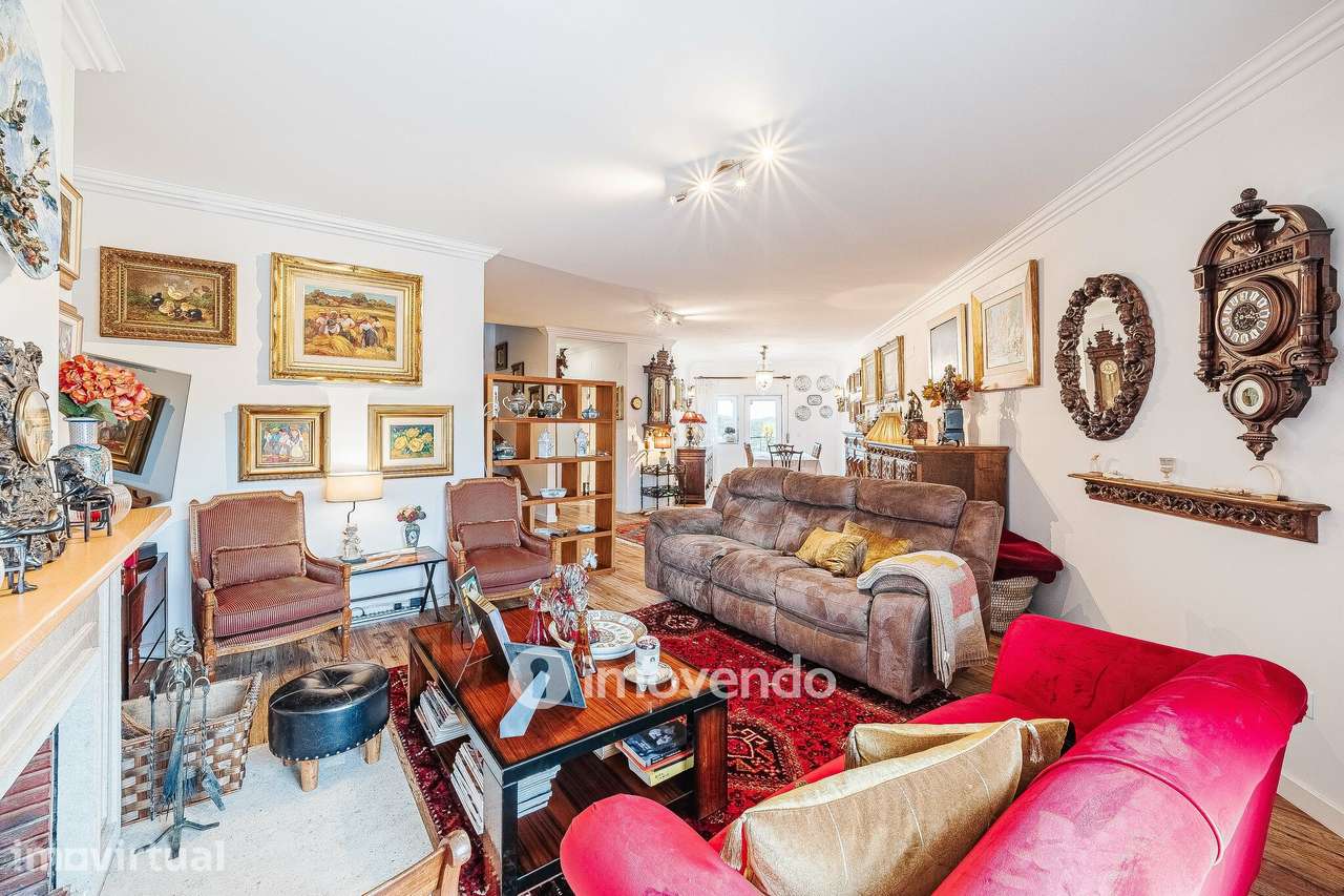 Apartamento T3 Duplex, com estacionamento, no Condomínio do Loural - Grande imagem: 5/60