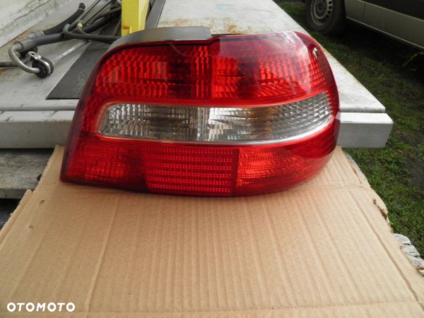 LAMPA VOLVO S40 2003r PRAWA