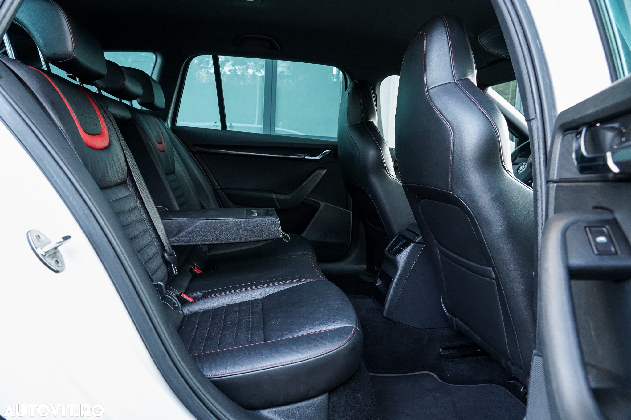 Skoda Octavia 2.0 TDI DSG RS - 13