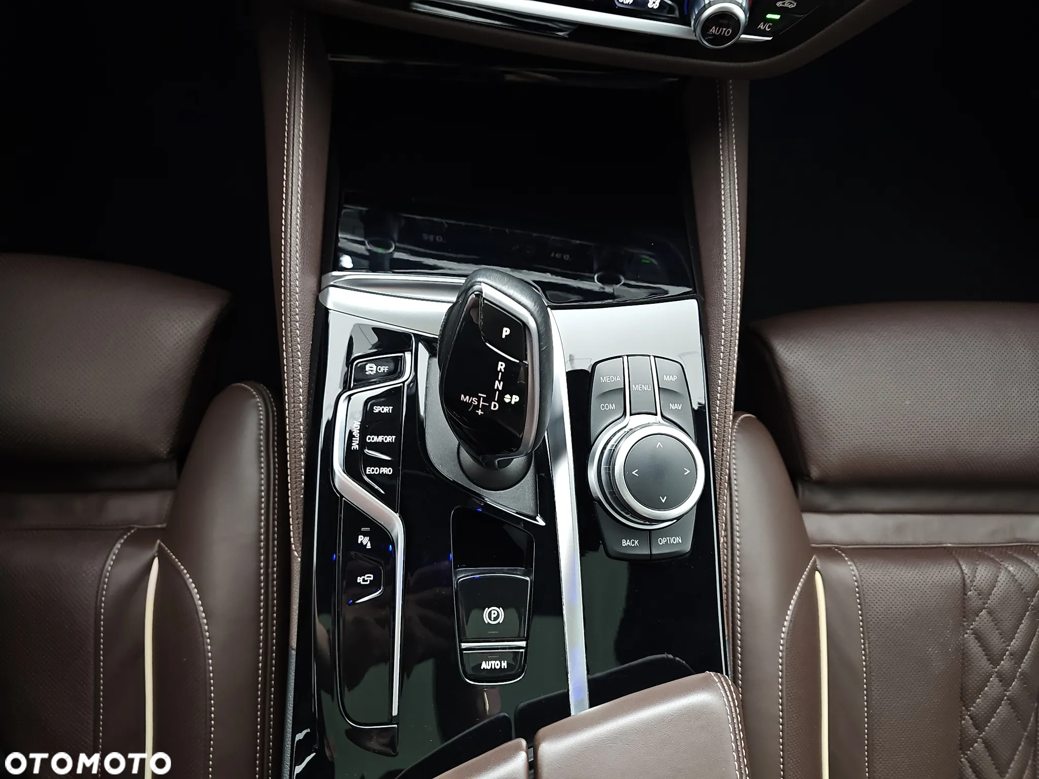 BMW Seria 5 M550i xDrive - 22