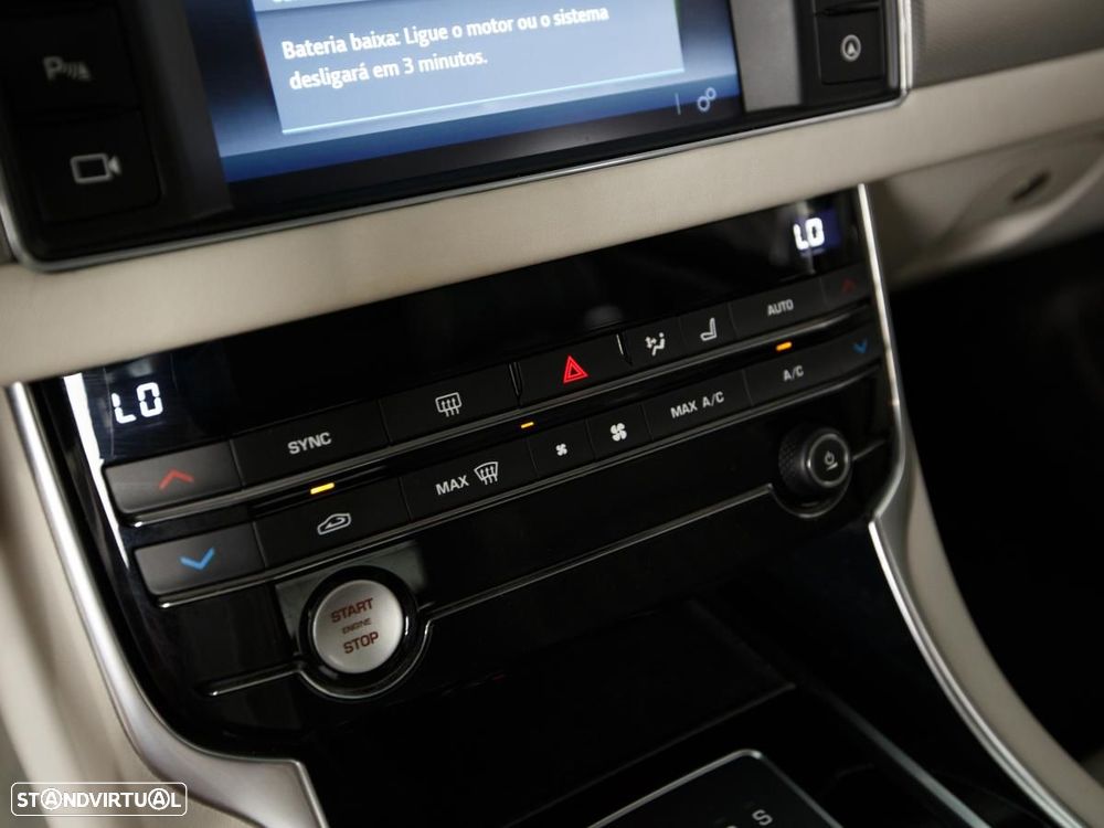 Jaguar XF - 24
