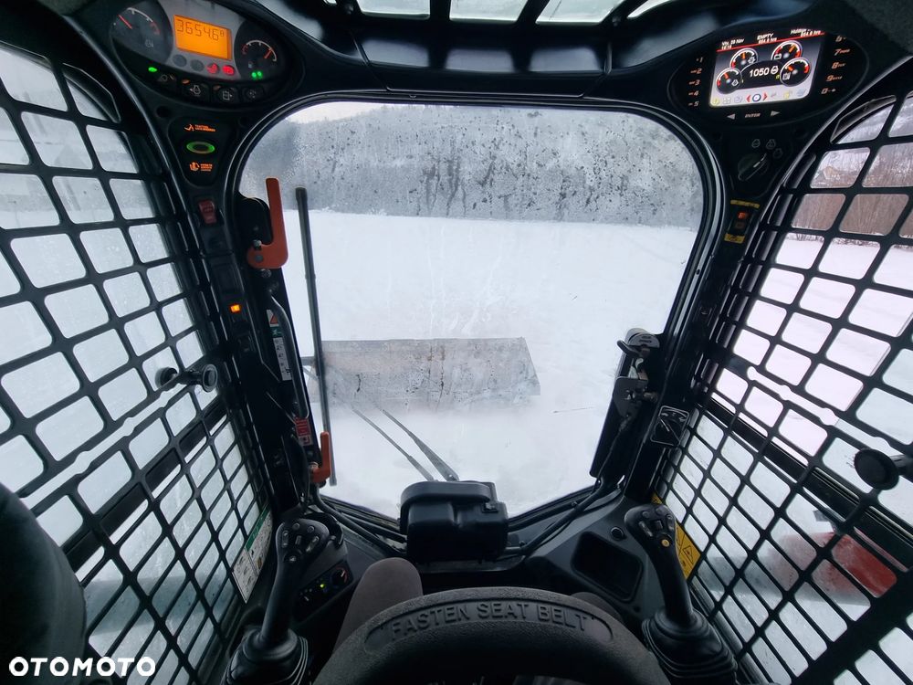 Bobcat T770 Ładowarka Gąsienicowa Udzwig 2,5 tony. Amerykańska potężna Ładowarka 2021rok  654mth z Norwegii! KLIMA! Potężna Moc silnik Turbodoładowany bobcat 100km! Widły łyżka. Linie Hydrauliczne dodatkowe. Aktualna DEKRA 2026r. Podzespoły gąsienice zero zużycia! Cała maszyna sterowana z dżojstika! - 29