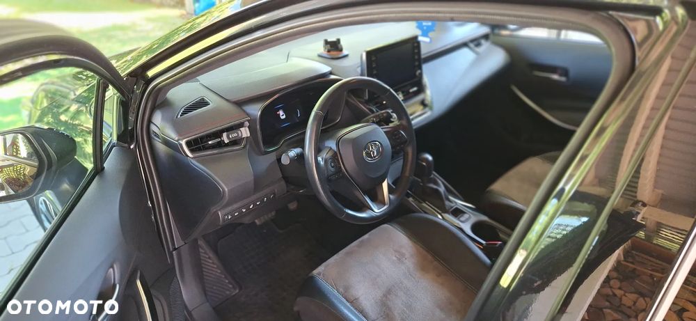 Toyota Corolla 2.0 Hybrid Executive - 18