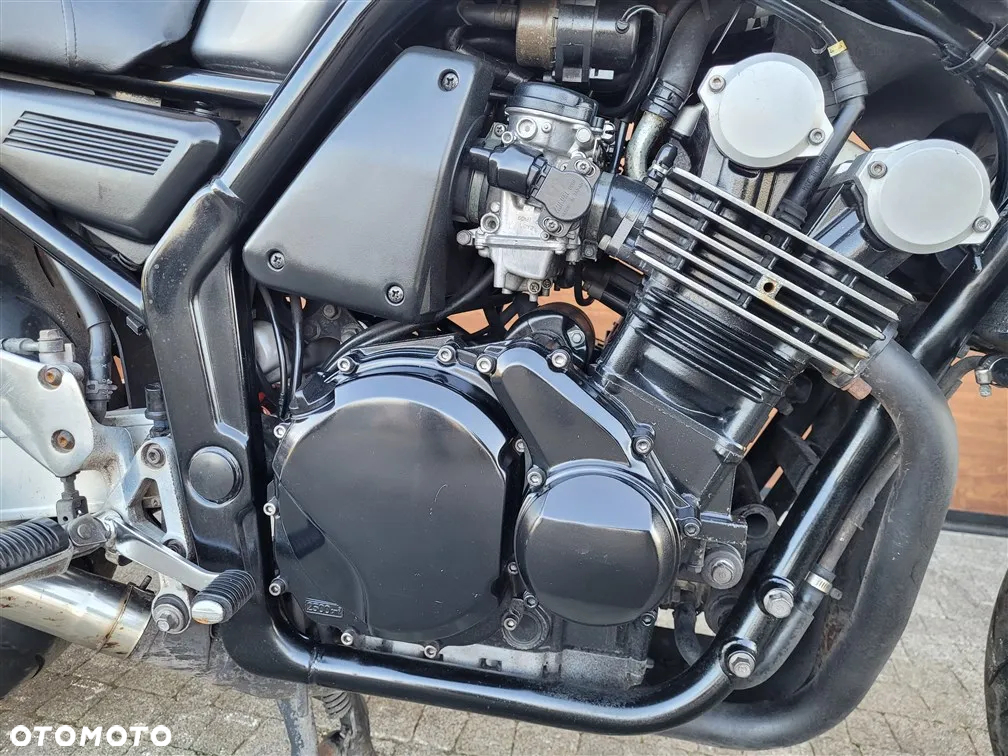 Yamaha FZS - 10