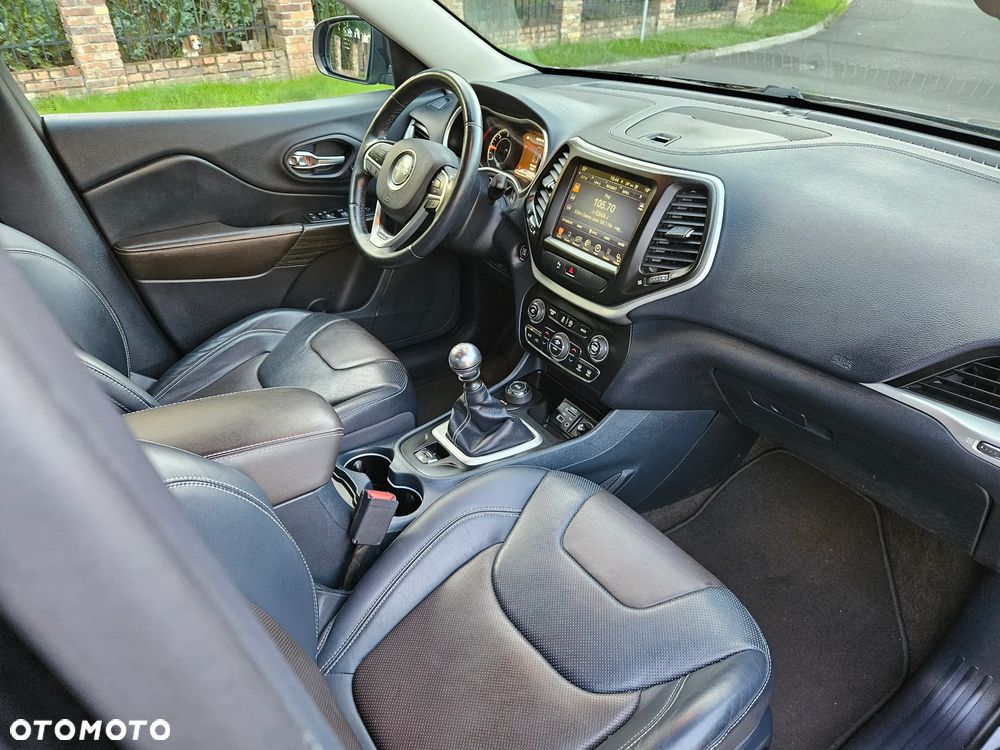 Jeep Cherokee - 14