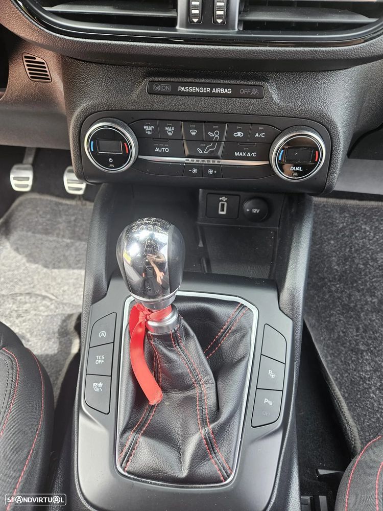 Ford Focus 1.0 EcoBoost MHEV ST-Line - 11