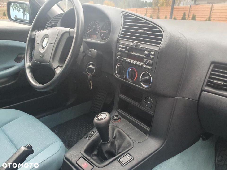 BMW Seria 3 316i - 12