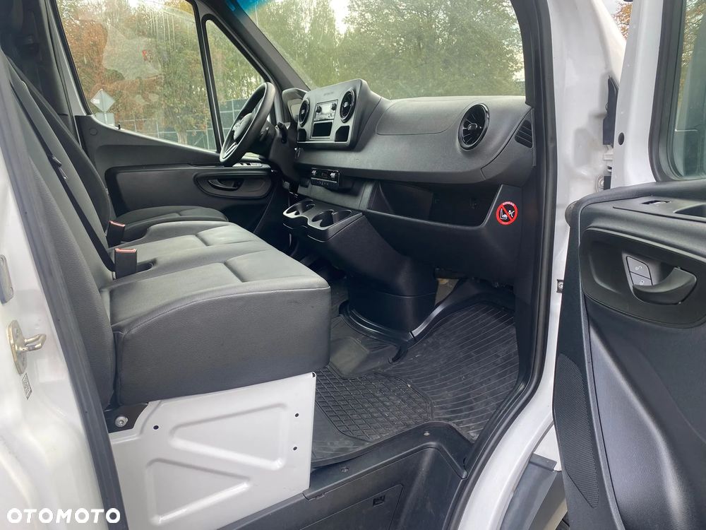 Mercedes-Benz Sprinter 319 - 3