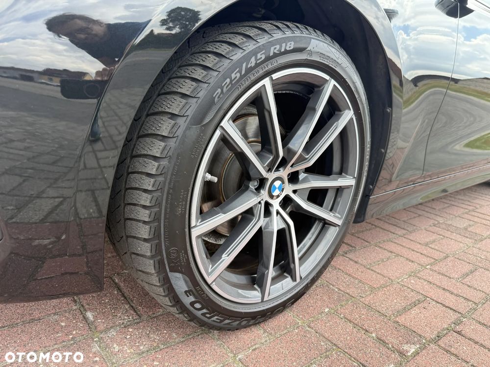 BMW Seria 3 318d mHEV - 21