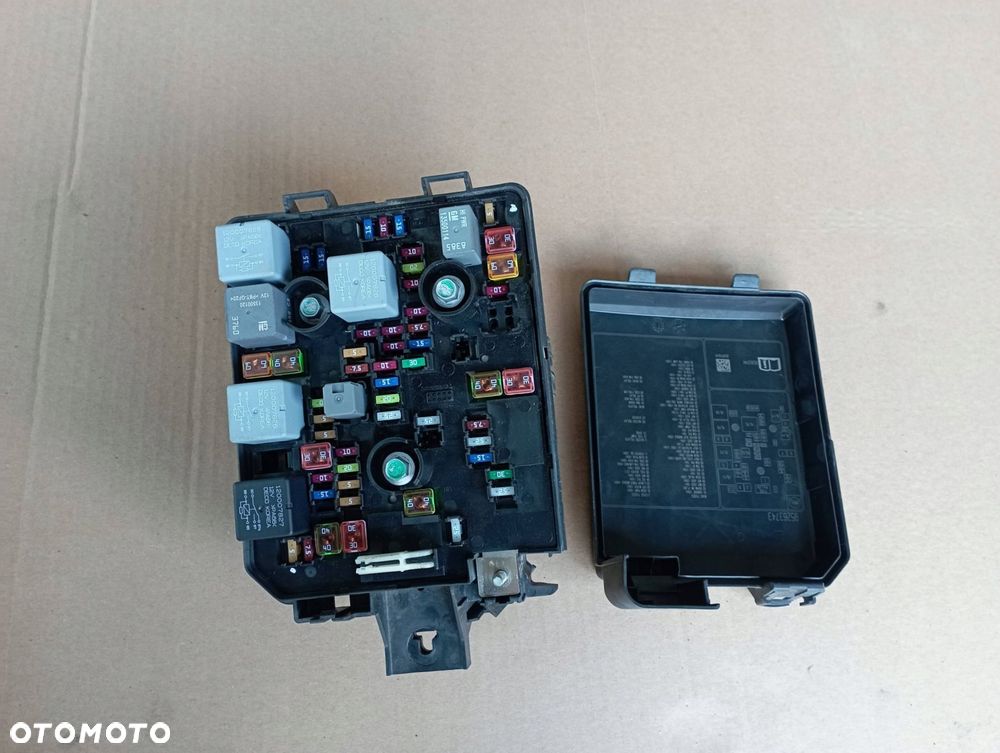 OPEL MOKKA I 1 SKRZYNKA BEZPIECZNIKÓW 95263744 - 1