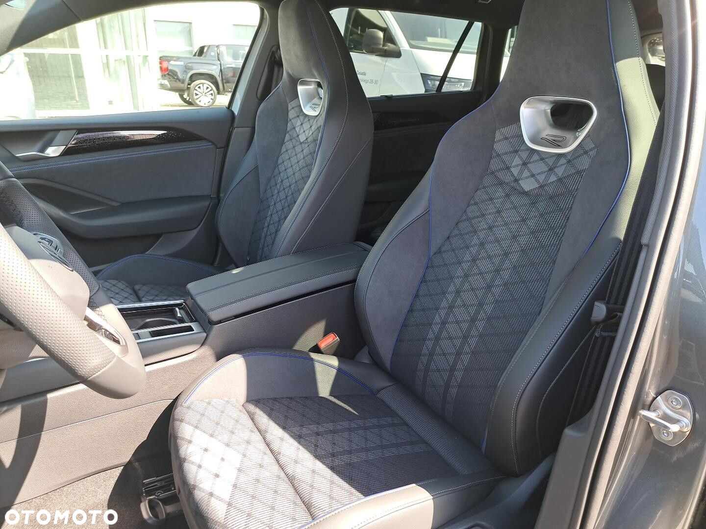 Volkswagen Passat 2.0 TSI 4Mot R-Line Plus DSG - 10