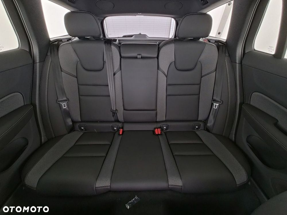 Volvo V60 B4 B DKG Ultra Dark - 13