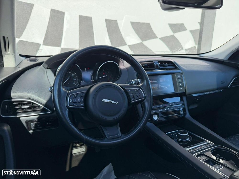 Jaguar F-Pace 20d Aut. Pure - 4