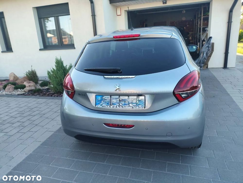 Peugeot 208 1.2 PureTech GPF Signature S&S EAT6 - 3