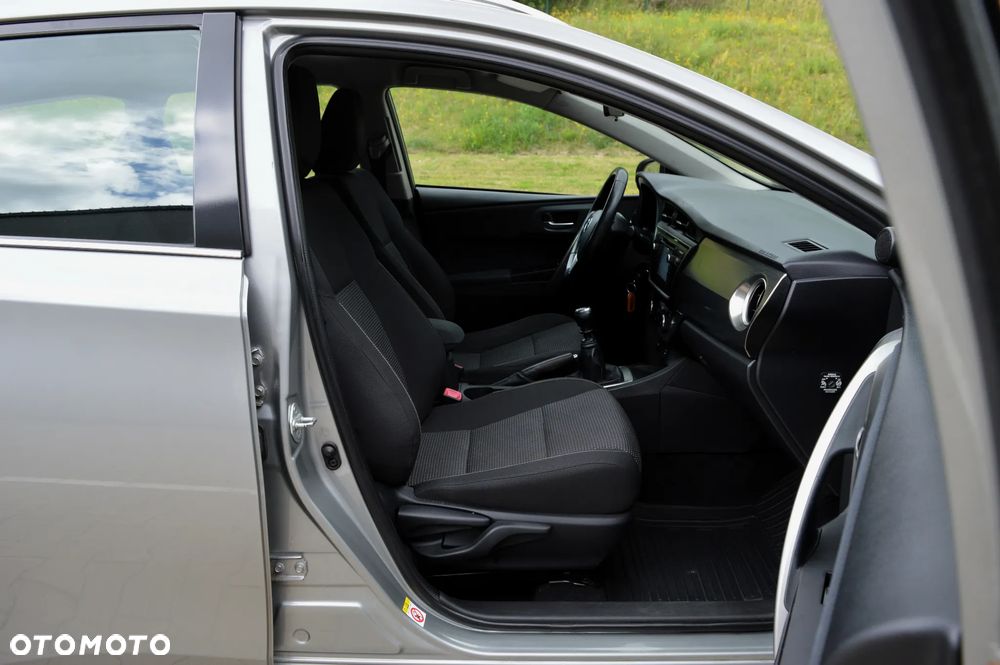 Toyota Auris 1.6 Premium Comfort - 11