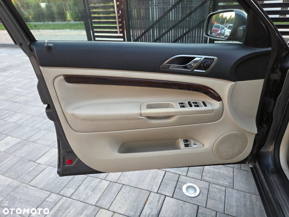 Skoda Superb 2.0 TDI DPF Exclusive - 25