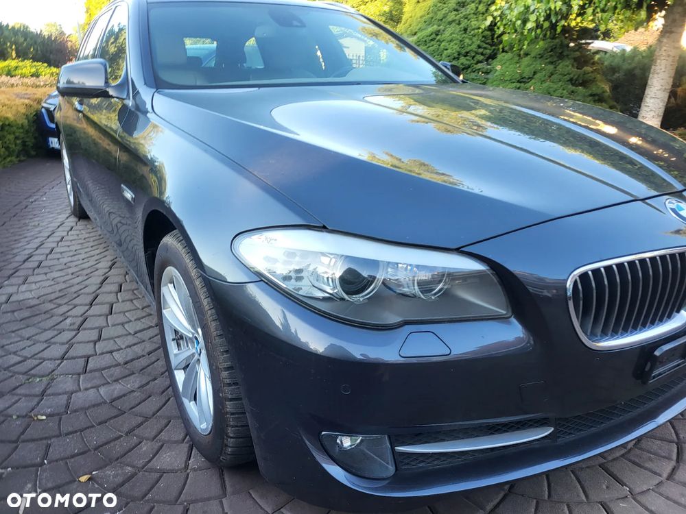 BMW Seria 5 525d - 38