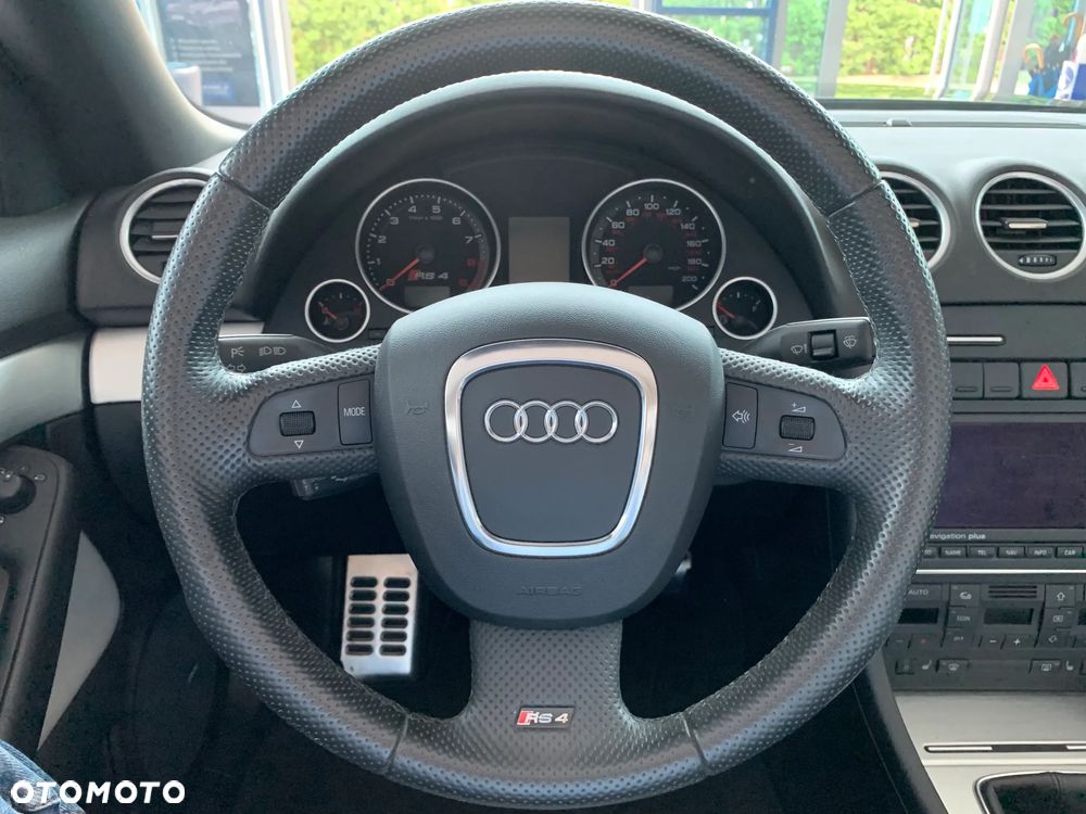 Audi RS4 Limousine - 24