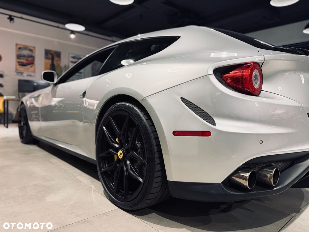 Ferrari FF - 7
