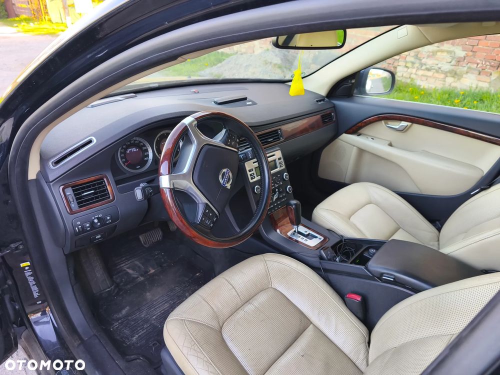 Volvo V70 D5 AWD Momentum - 14