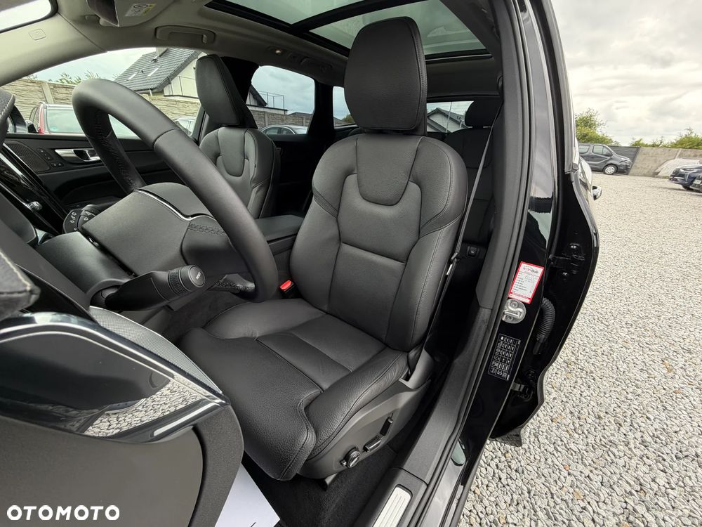Volvo XC 60 B4 D AWD Ultimate Dark - 25