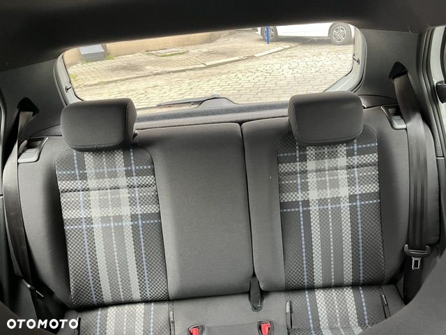 Volkswagen up! street - 13