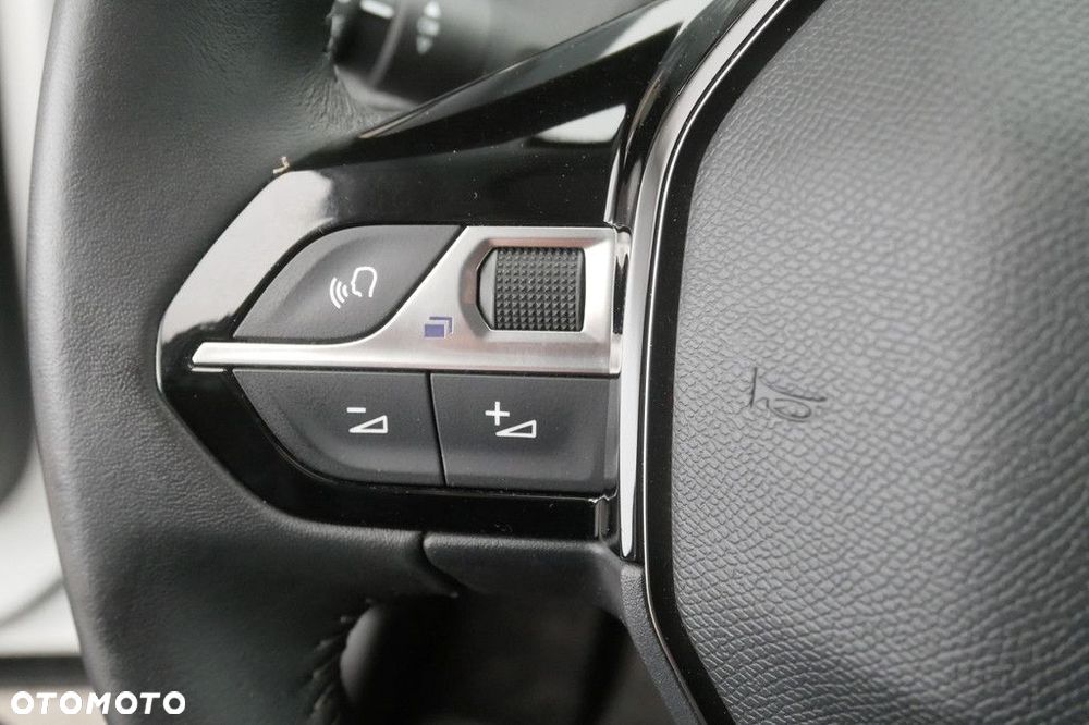 Peugeot 2008 1.2 PureTech Allure S&S - 22