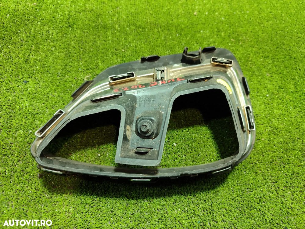 GRILA BARA FATA DREAPTA NISSAN JUKE HYBRID 1.6 BENZINA 2023 COD OEM 261A21107R / 261A27768R / HATCHBACK 5 USI / 2022-2024 - 4