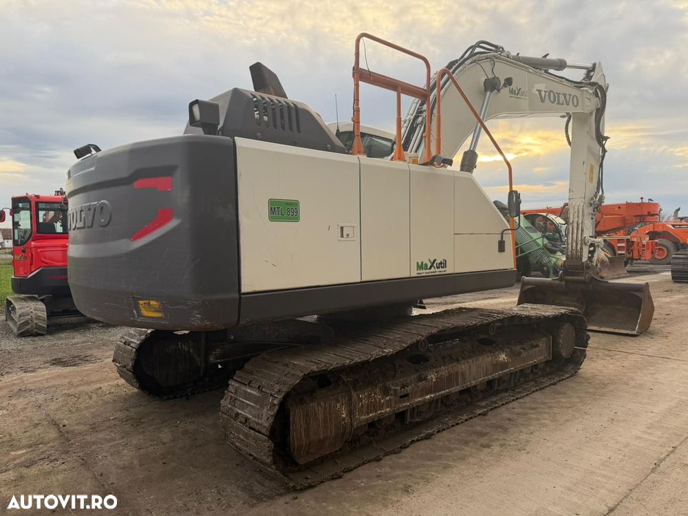 Volvo EC220EL Excavator - 4